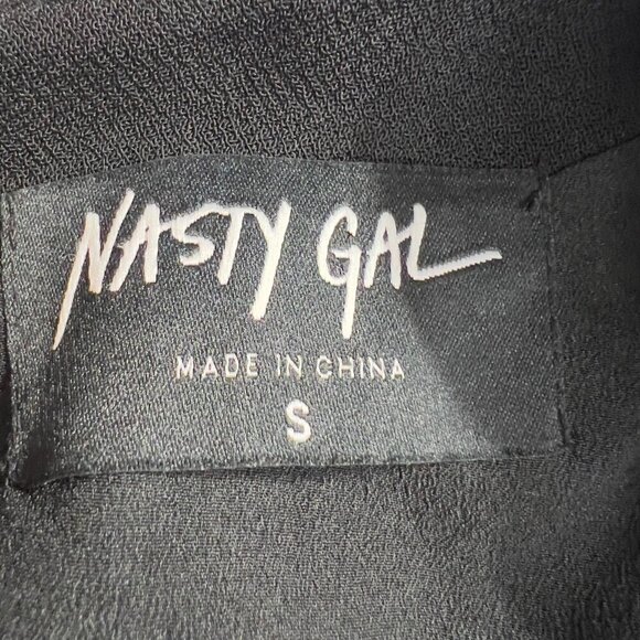 Nasty Gal Women's Cut-out One Sleeve Lined Black Romper Size S NWT - Picture 7 of 9